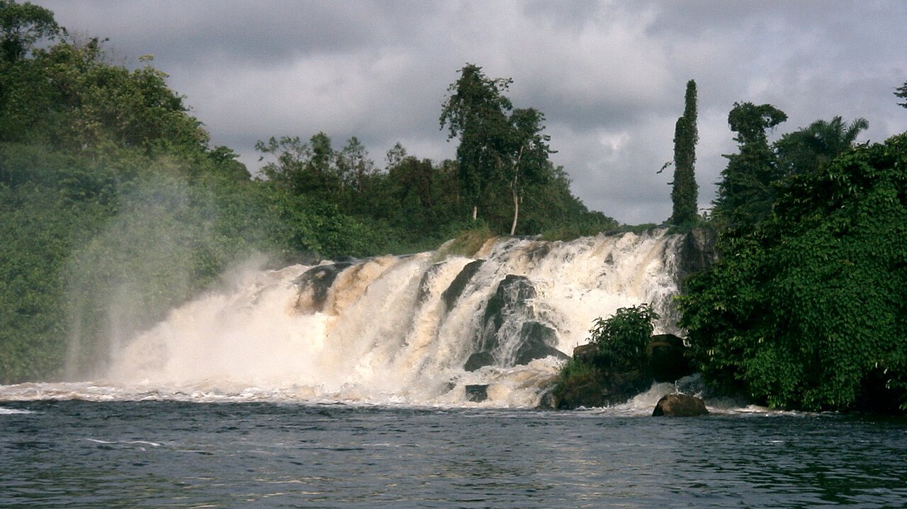 Chutes de la Lobe se jetant dans l ocean, Kribi