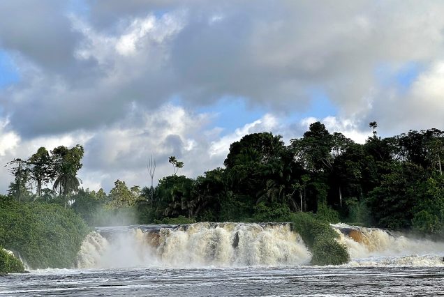 Le fleuve Lobé et ses chutes près de Kribi