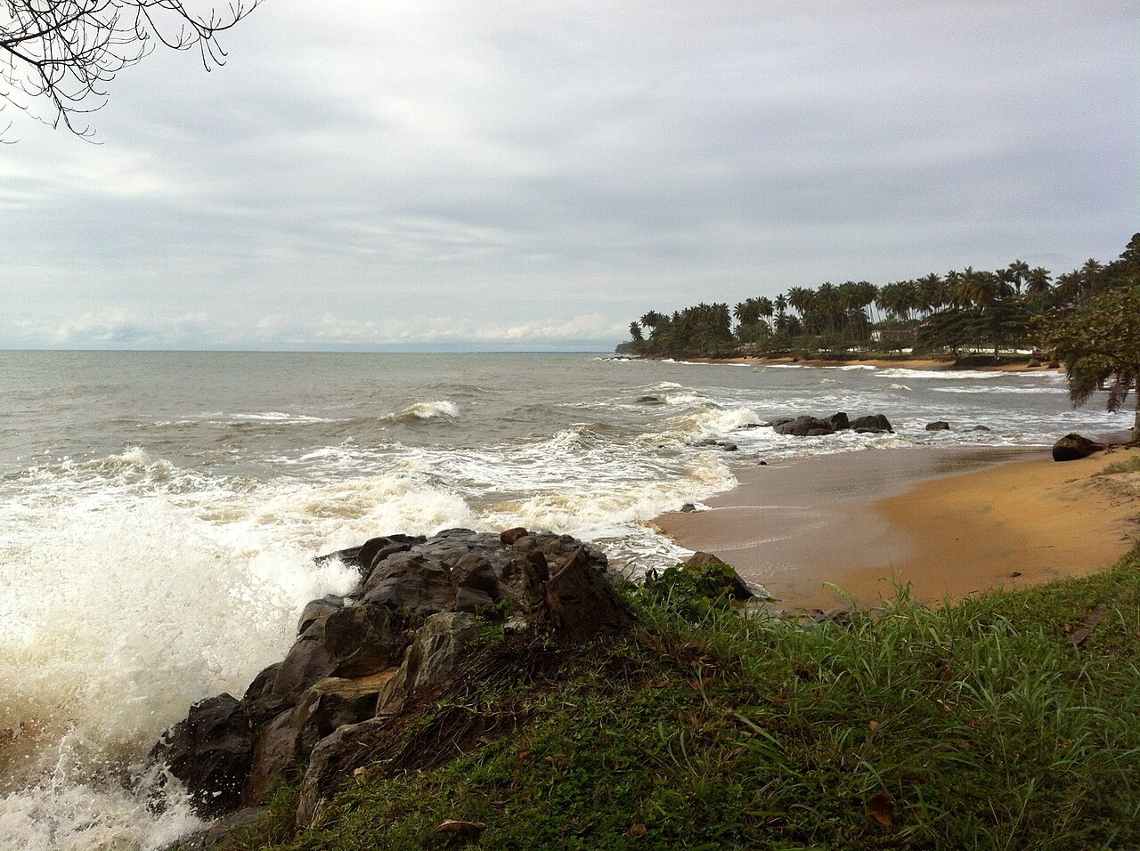 Plage de sable de Kribi au Cameroun