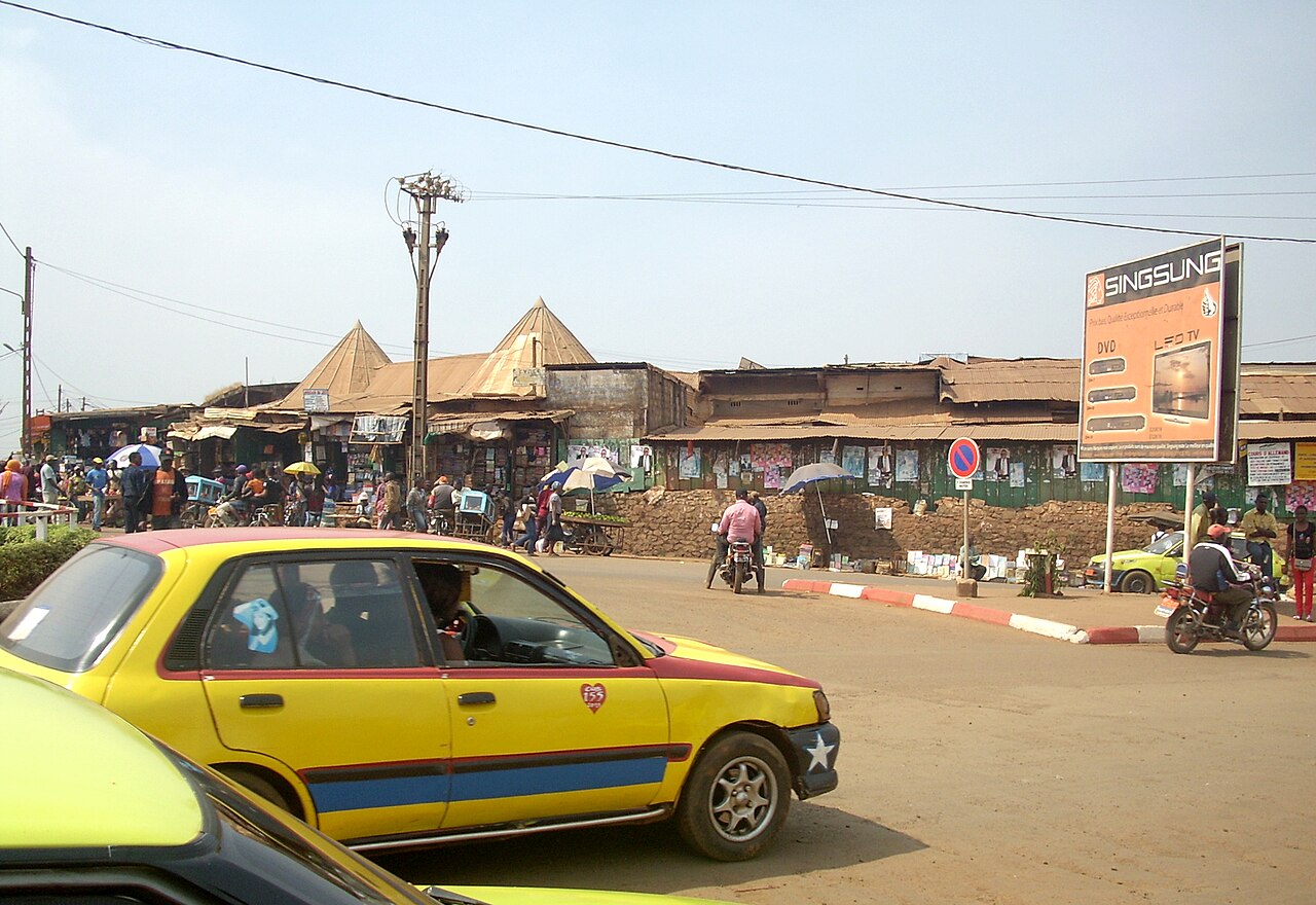 Entree principale du marche de Bafoussam
