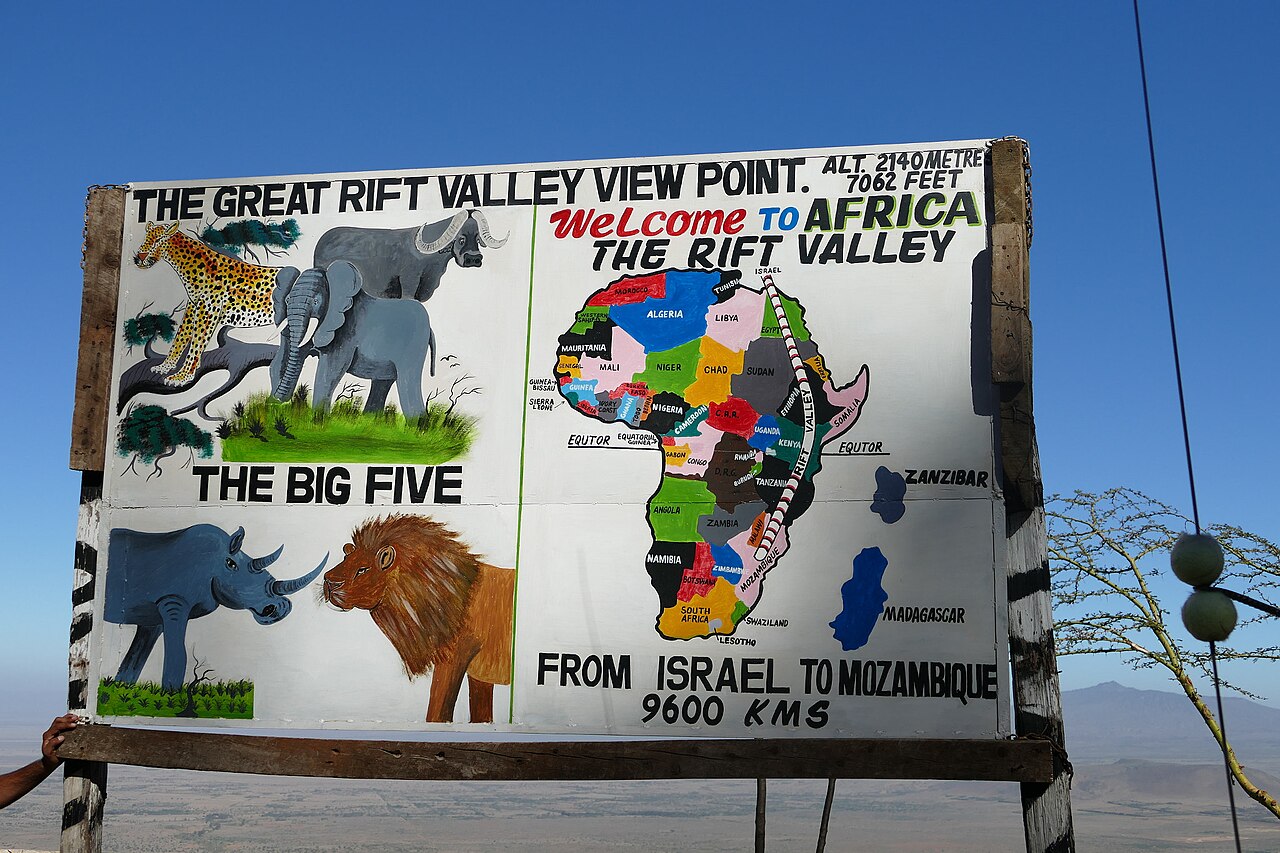 Point de vue sur la vallee du Grand Rift au Kenya