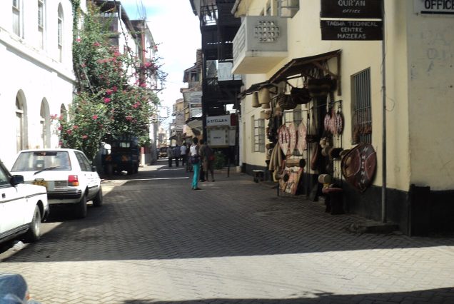 Façades et balcons sculptés de la vieille ville de Mombasa