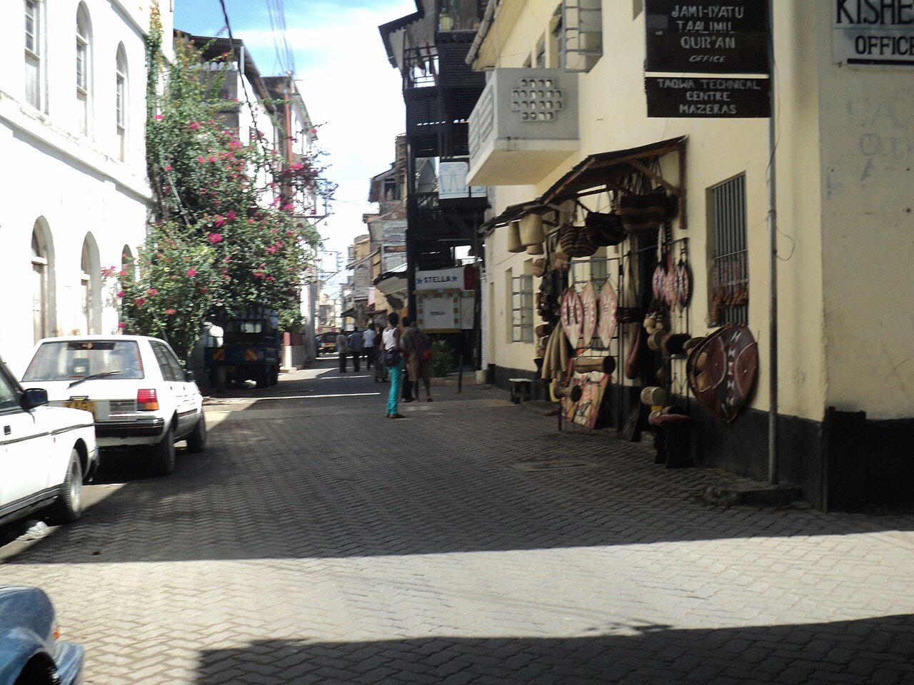 Facades et balcons sculptes de la vieille ville de Mombasa
