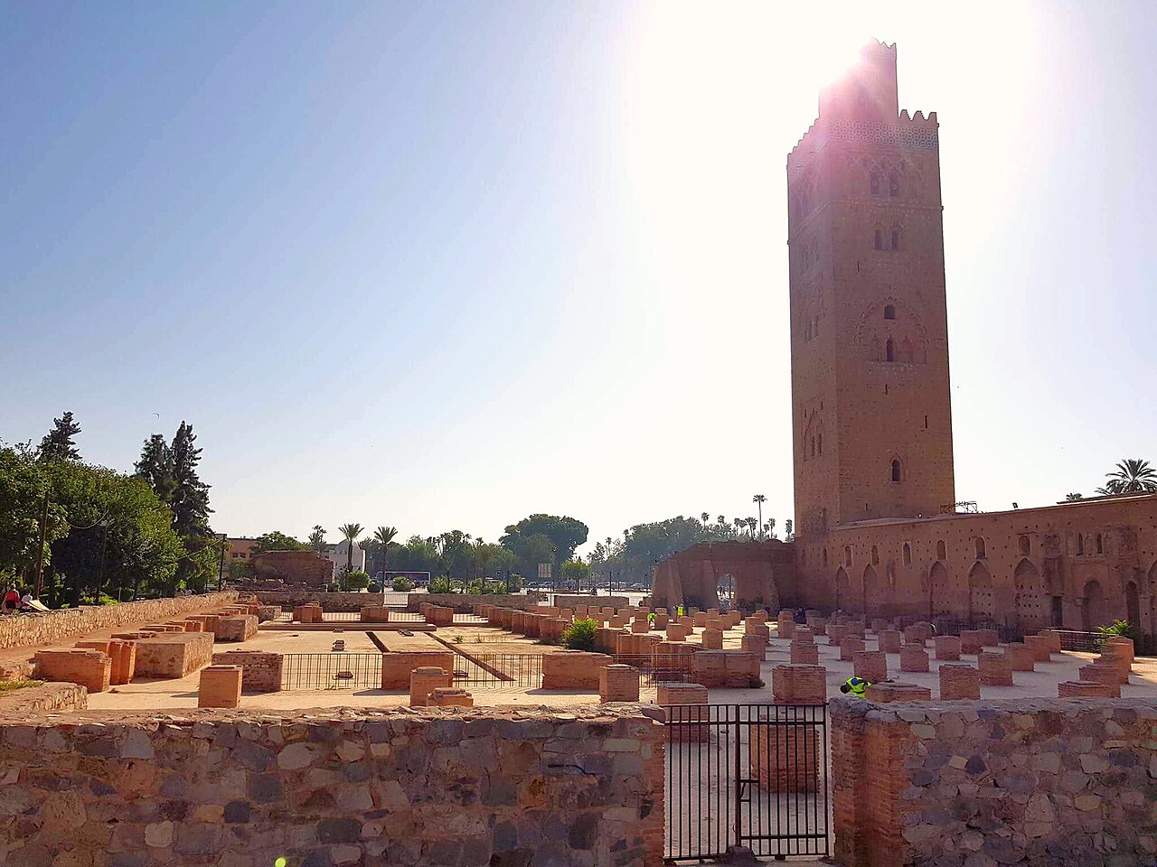 Vue generale de Marrakech et minaret de la Koutoubia