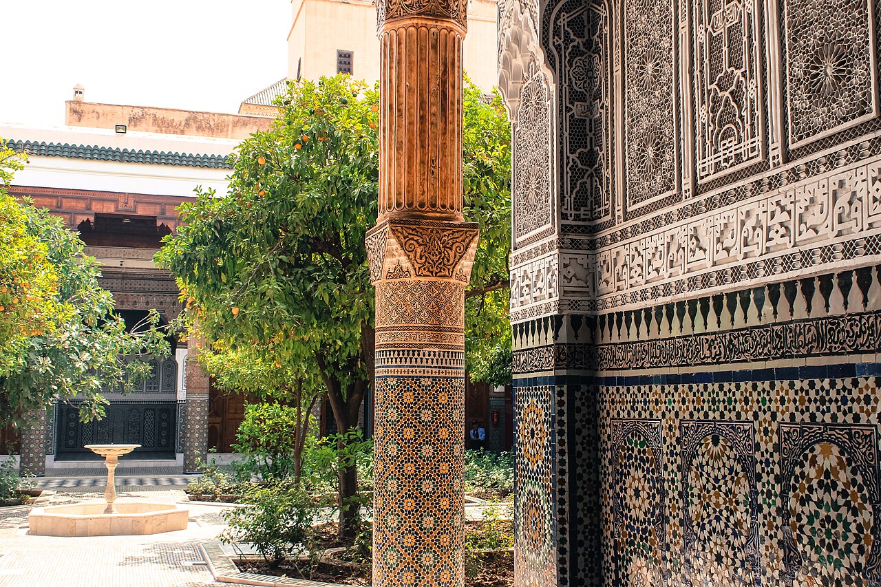 Patio d un palais-riad traditionnel de la medina de Marrakech