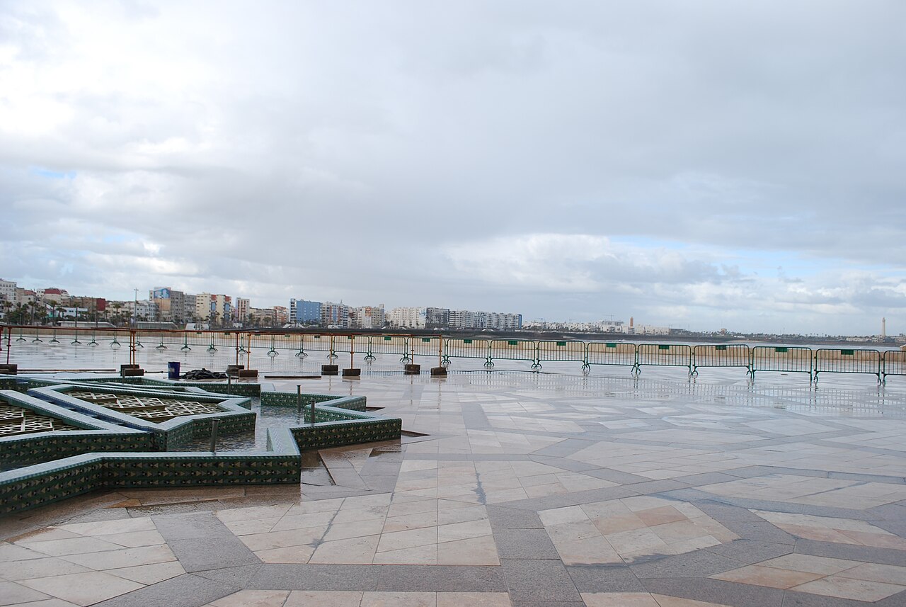 L esplanade de la mosquee Hassan II face a l Atlantique