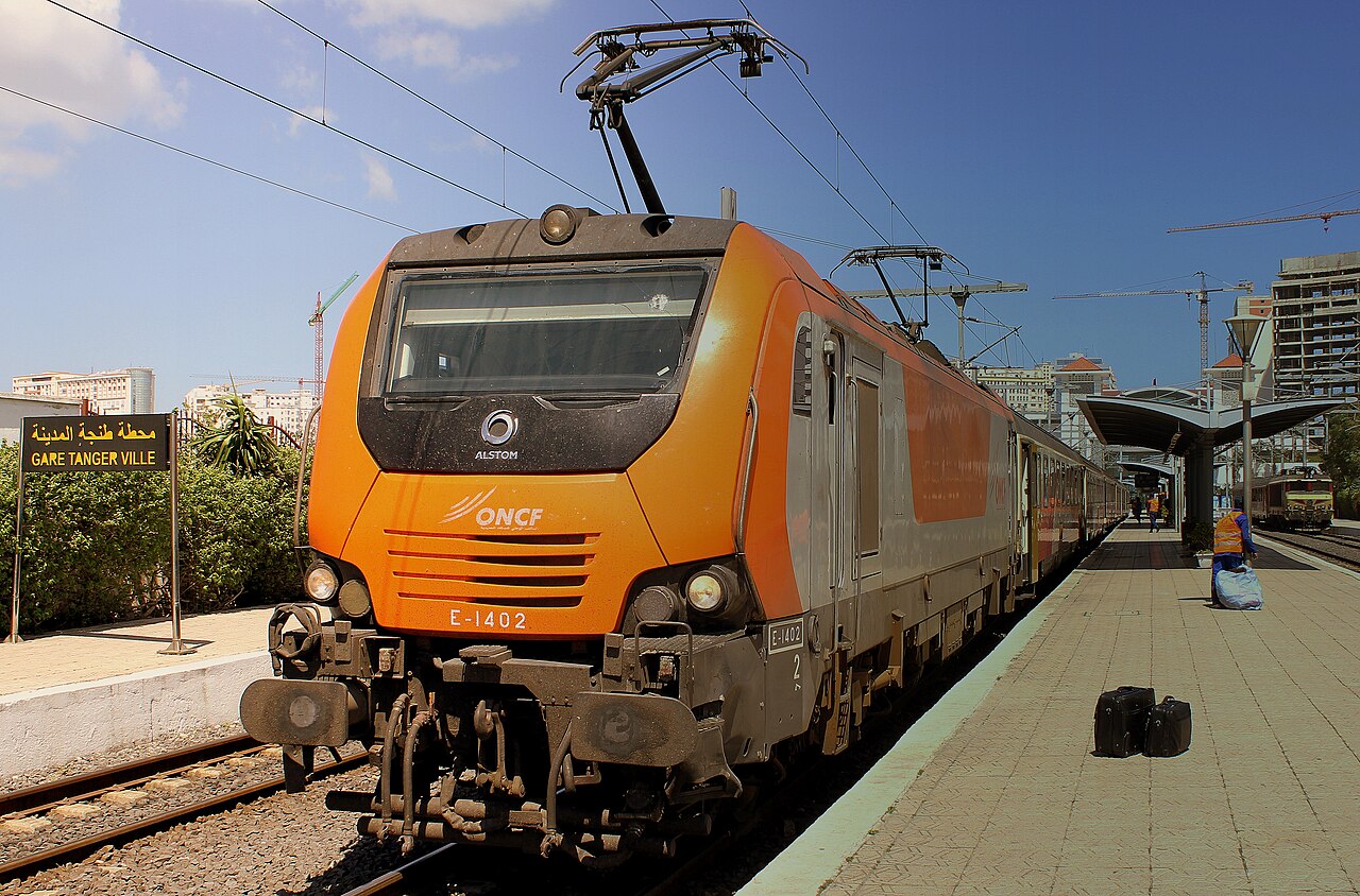 Train ONCF sur le reseau ferroviaire marocain
