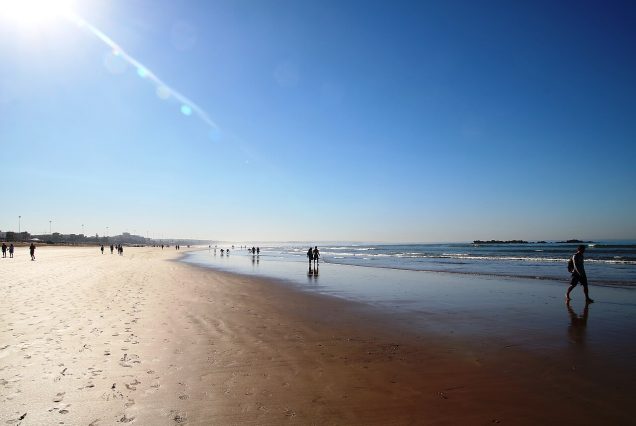 La grande plage de sable d'Agadir