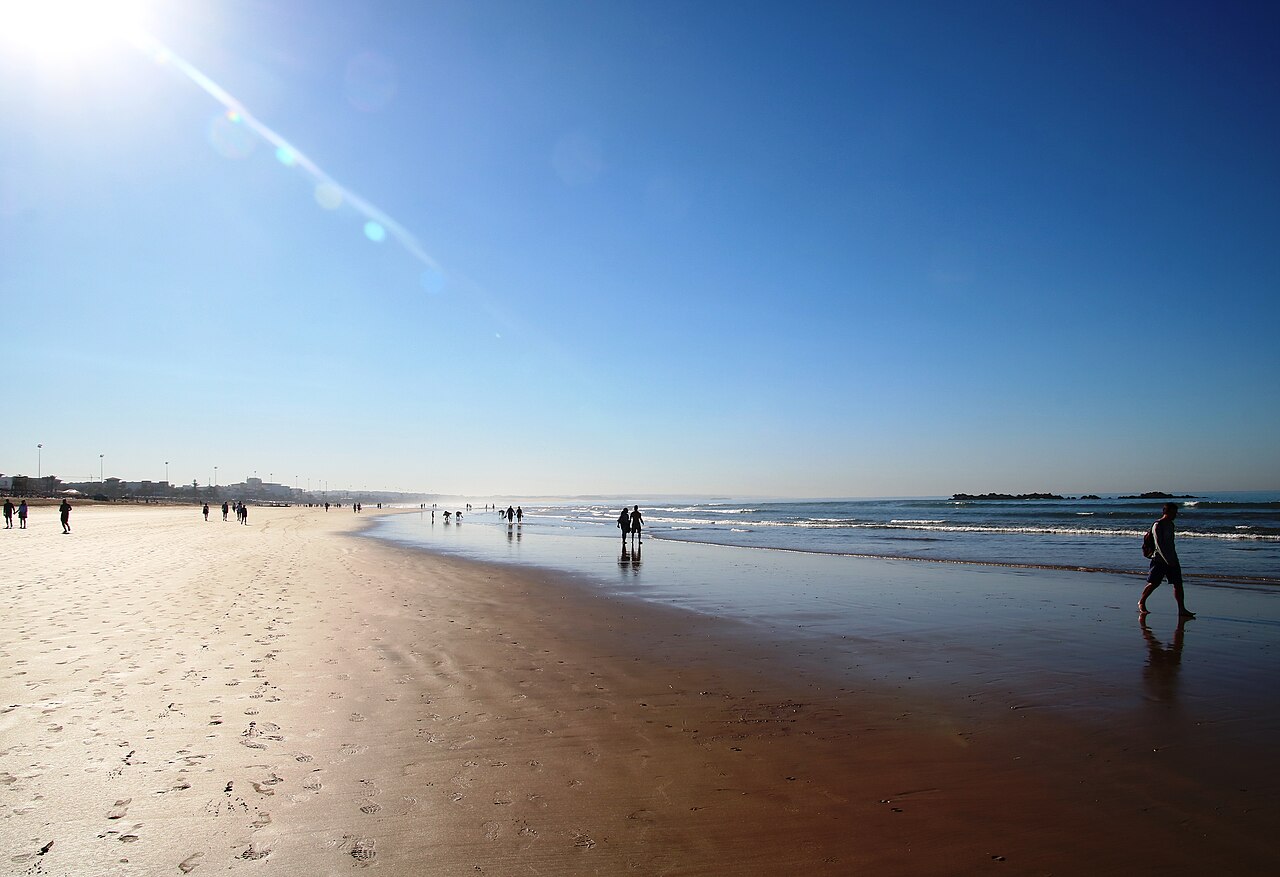 La grande plage de sable d Agadir