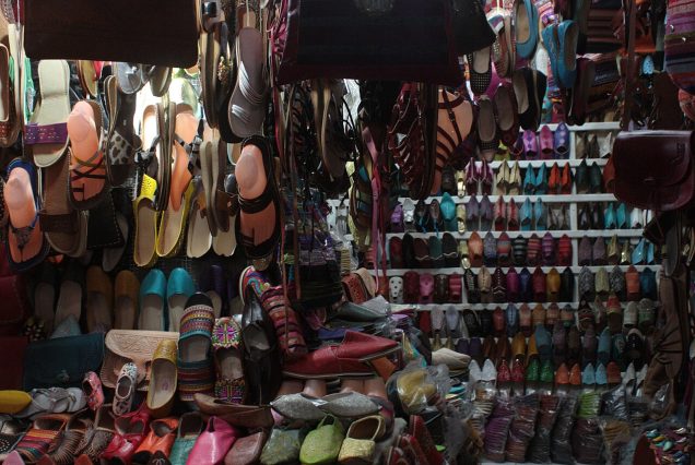 Échoppe de babouches au souk de Taroudant