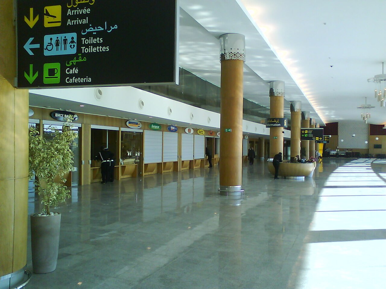 Hall du terminal de l aeroport Rabat-Sale