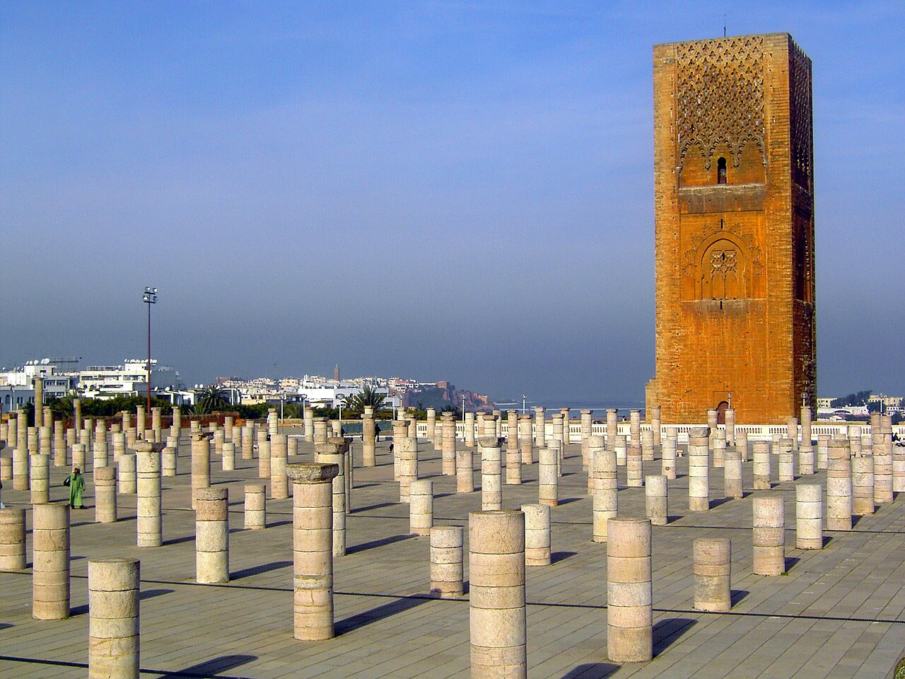 La Tour Hassan et les colonnes de la mosquee inachevee