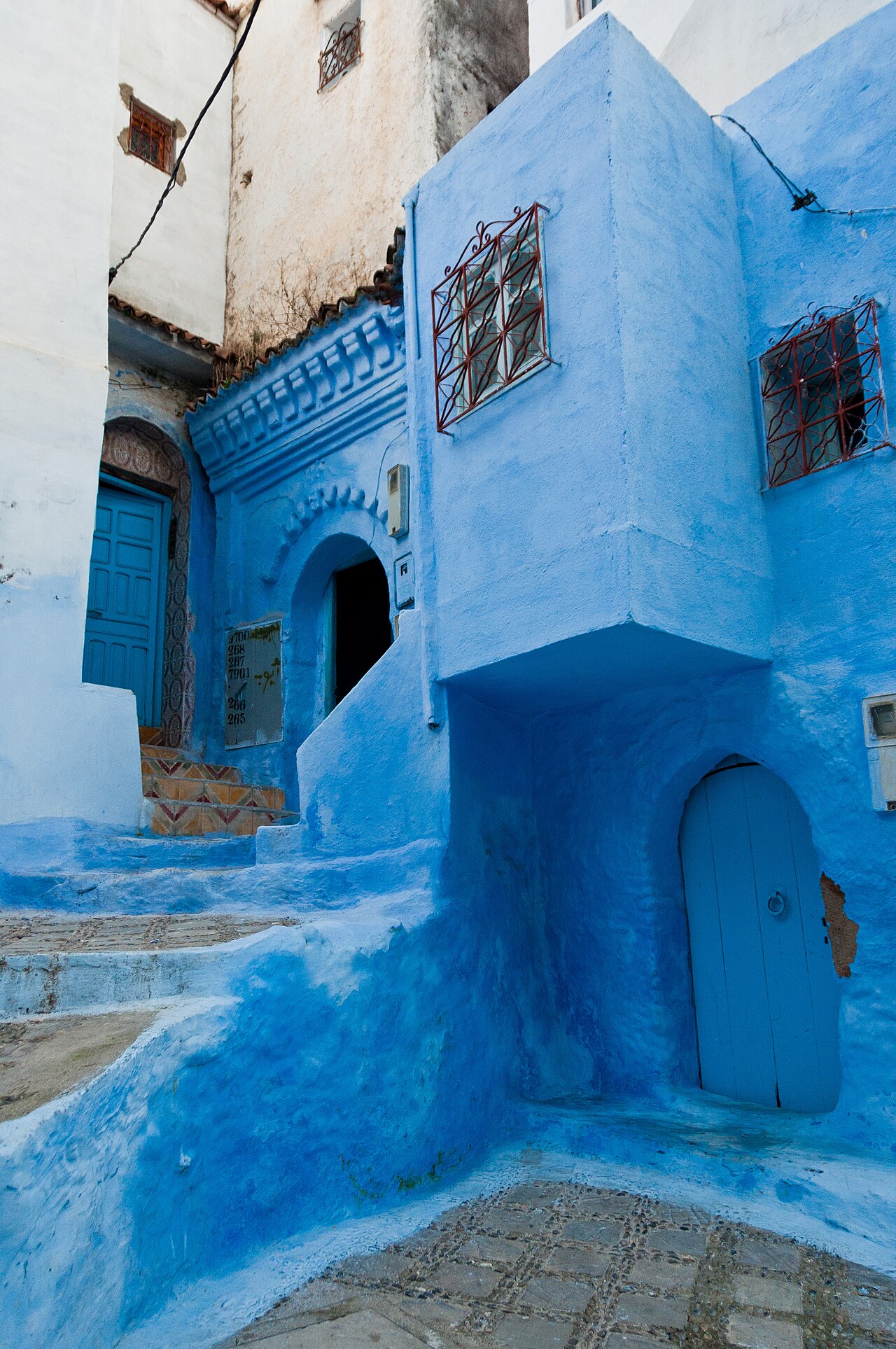Ruelle entierement peinte en bleu dans la medina de Chefchaouen