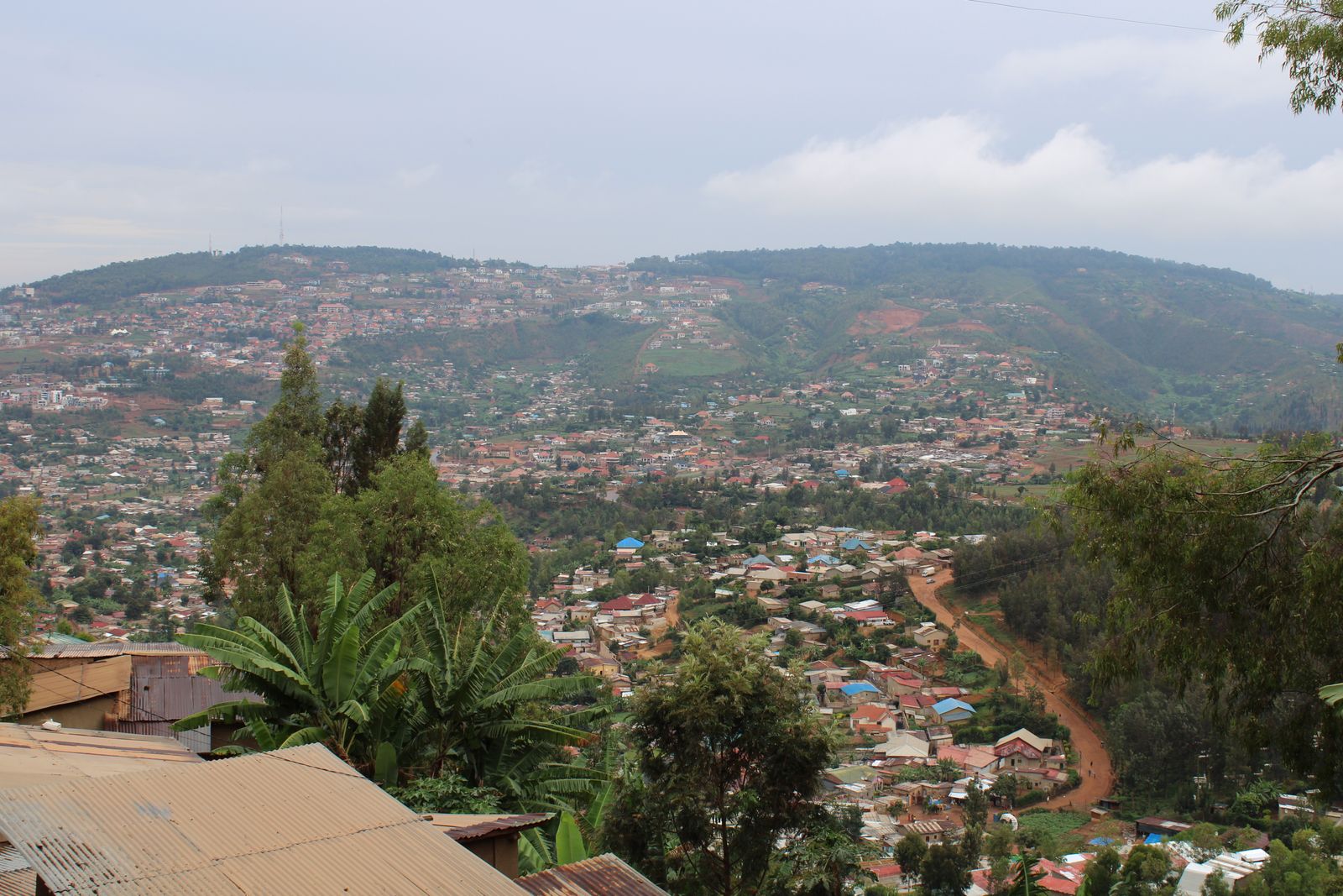 Kigali et ses collines verdoyantes vues du ciel