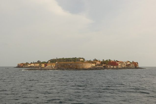 L'île de Gorée vue depuis la mer