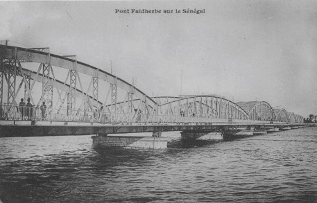 Le pont Faidherbe reliant l'île de Saint-Louis au continent