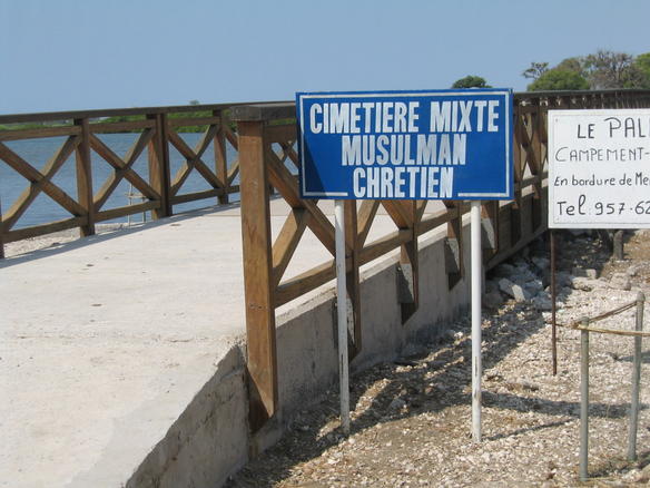 Le cimetiere mixte musulman-chretien de Fadiouth