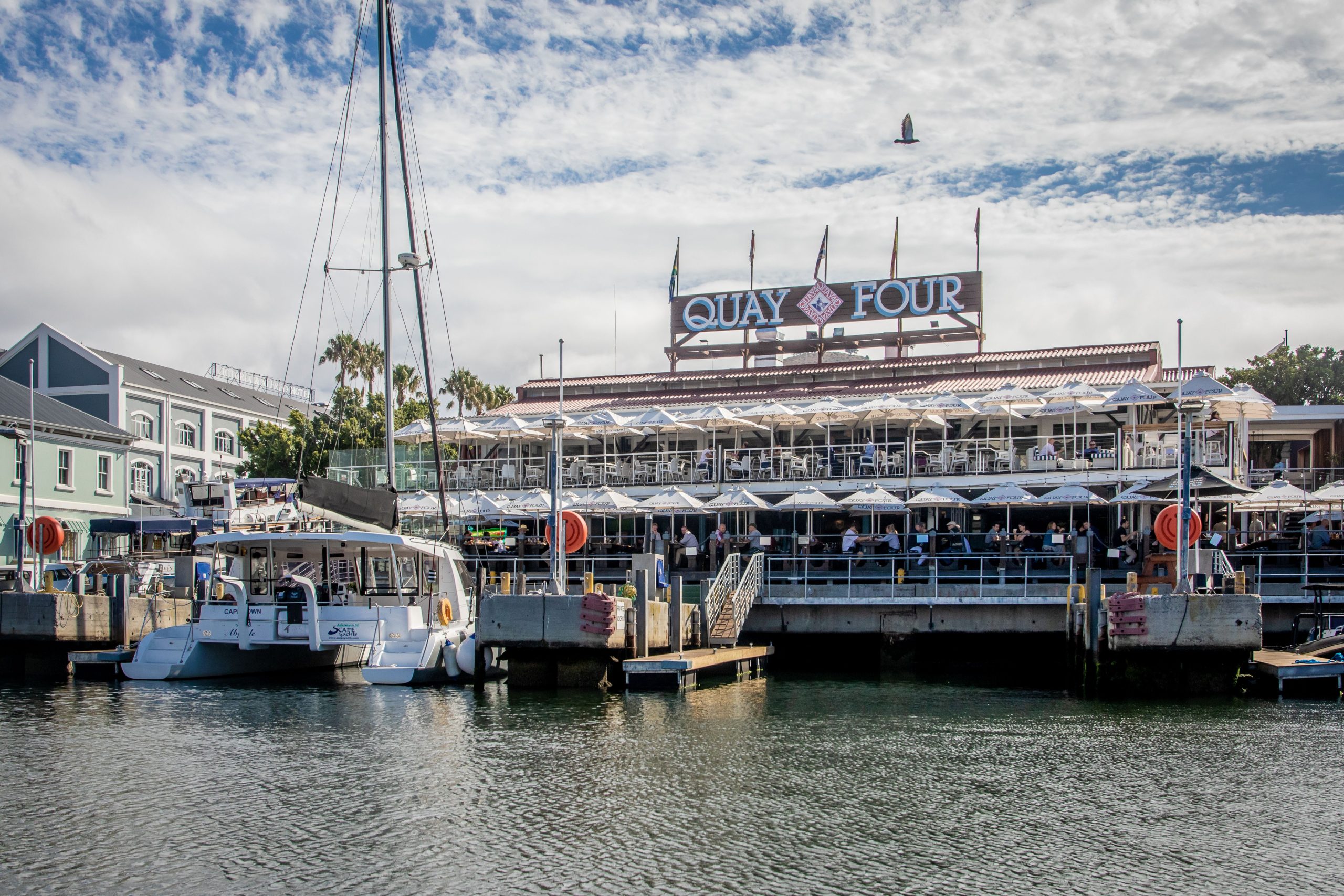 Bateaux et quais du V and A Waterfront au Cap