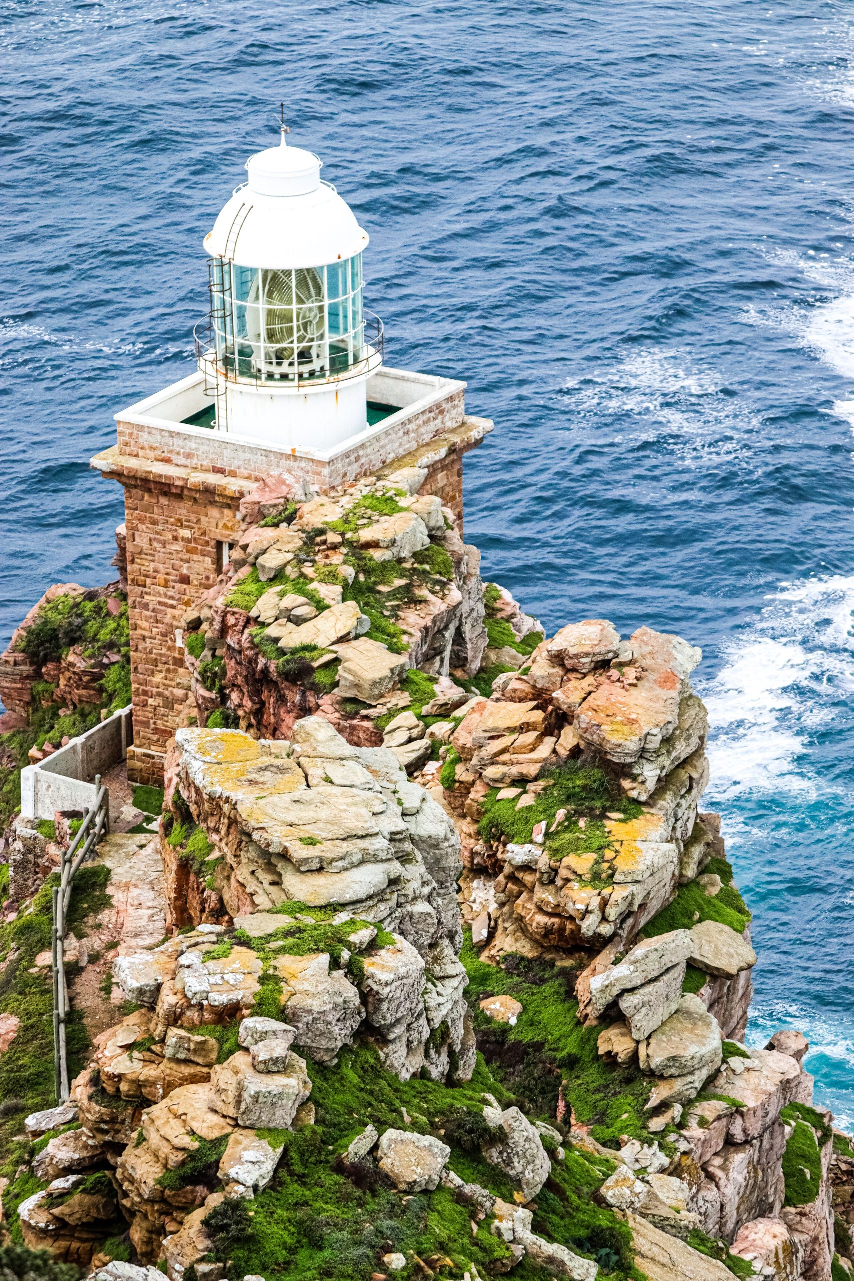 Le phare de Cape Point perche sur la falaise